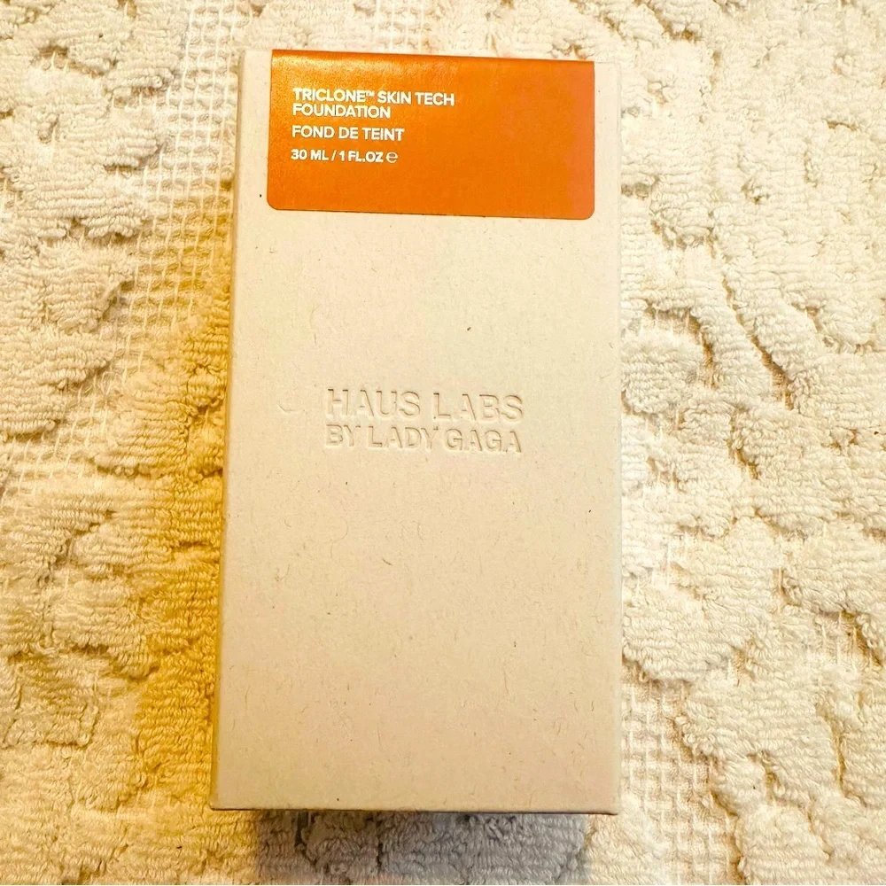 Haus Labs | Foundation | Triclone Skin Tech Foundation • 240 Light Mediu…